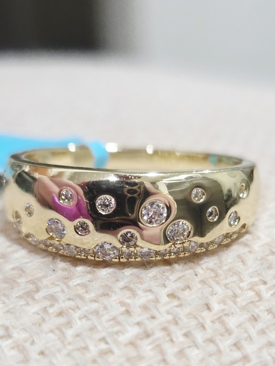 Moissanite Jewelry - Gold Moissanite Inlay Accent Women's Band ~size 5
